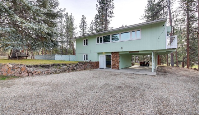Pet-Friendly Montana Abode w/Balcony & Fireplace!