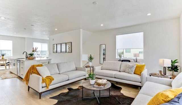 Pet-Friendly Near Silicon Slopes | Workspace & Pool