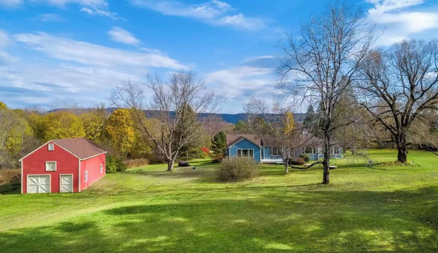 Pet Friendly Oasis on 5 Private Acres, 10 min to Tanglewood