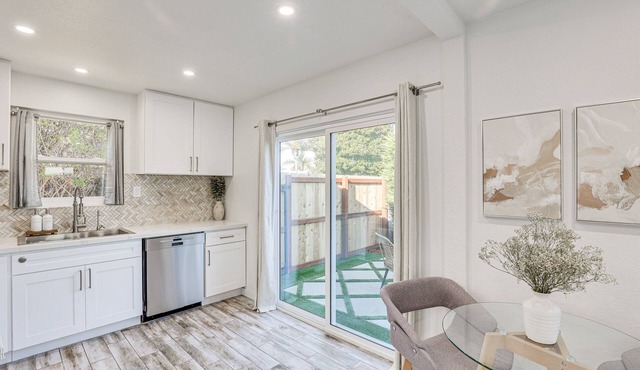 Pet-friendly Oceanside Gem w/Patio, Walk to Beach