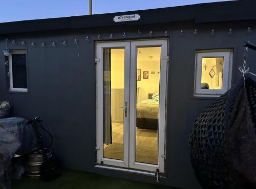 Pet-Friendly Open Plan Cabin in Dublin Sleeps 2