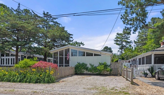 Pet friendly & private pool!