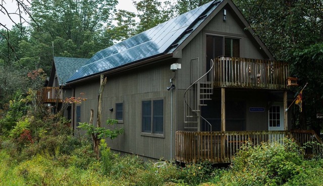 PET FRIENDLY Private House with pond view