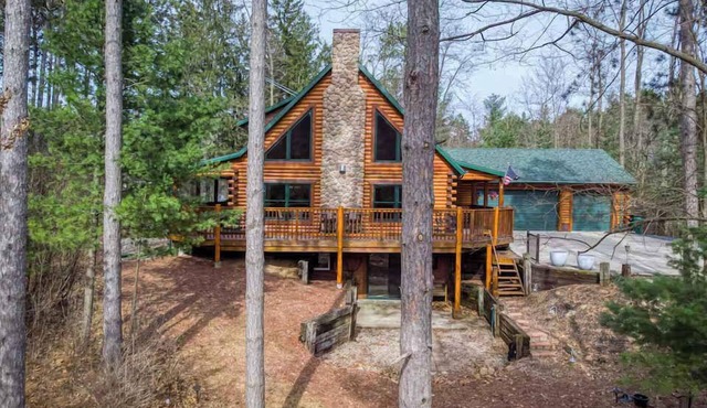 Pet friendly, Private Lot - Great for Families and Groups!