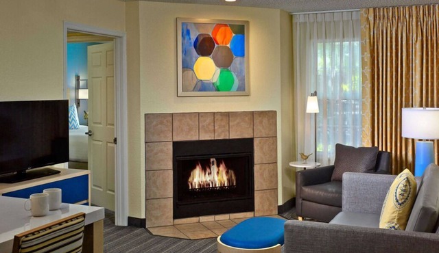 Pet-friendly Property! Minutes to Cincinnati Zoo and Botanical Garden