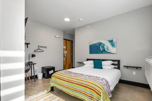 Pet friendly queen room for 2