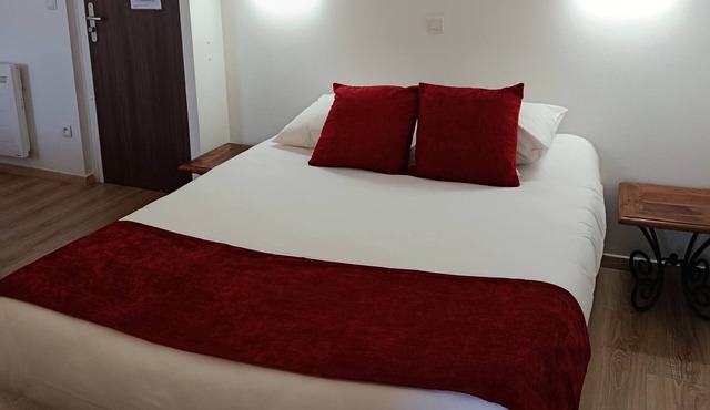 Pet-Friendly Room w Parking Close to Local Trails