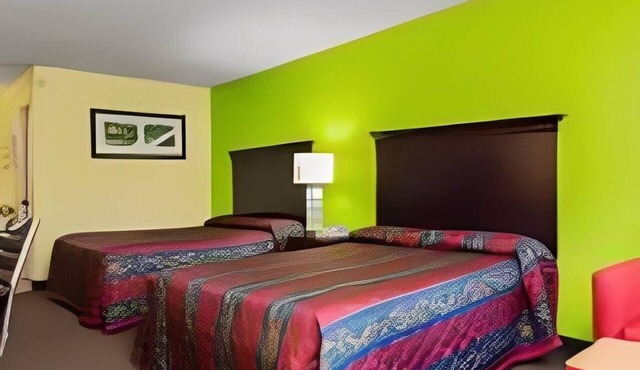 Pet-Friendly Rooms for Groups! | Free Parking | Minutes from Sumner Crest Winery
