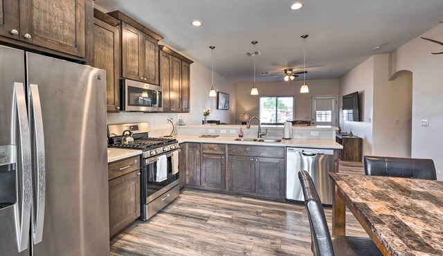 Pet-friendly Retreat - 1 Block to Colorado River!