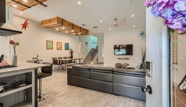 Pet Friendly Retreat with Lap Pool/Spa in the '04! Near SXSW Top Spots!