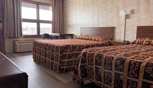 Pet-Friendly Room for a Perfect Family Getaway! Free Onsite Parking