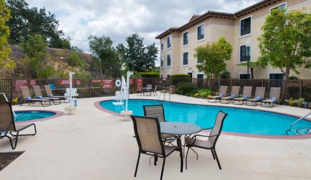 Pet-Friendly Rooms in Thousand Oaks! Five Units, Pool