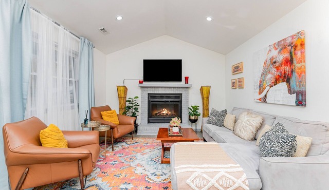 Pet Friendly-Sleeps 8-Centrally located near University, NoDa, Uptown & Concord.