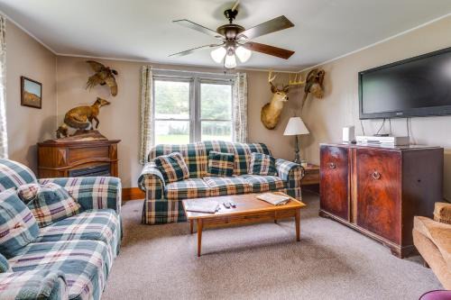 Pet-Friendly Smithmill Retreat w/Yard!
