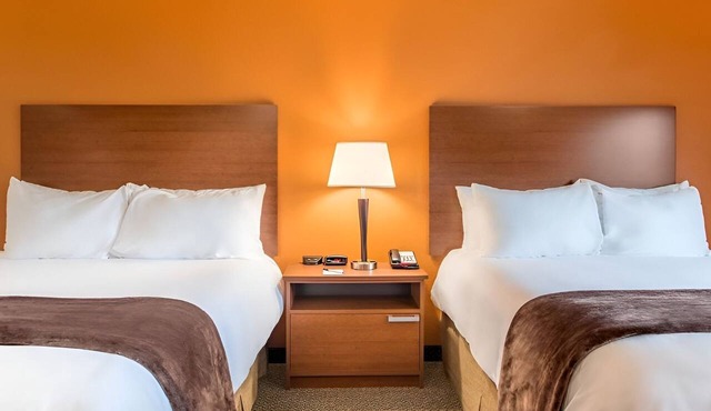 Pet-Friendly Space w/Full Kitchen Perfect for Long Stays - Easy Access to I-35