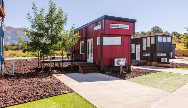 Pet-Friendly Stay Near Zion Trails BBQ & Deck