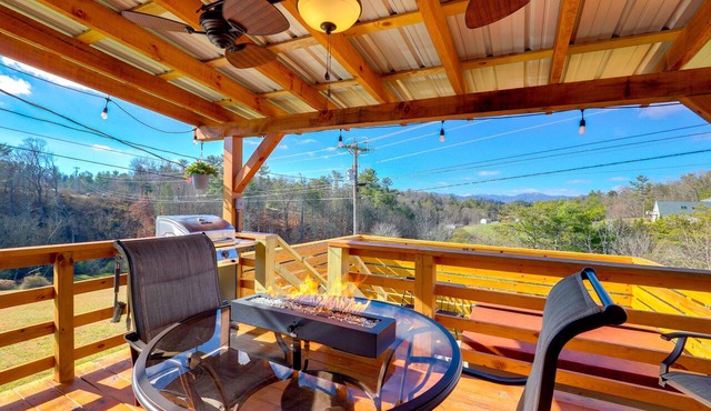 Pet-Friendly Studio w/ Hot Tub & Views in Marshall