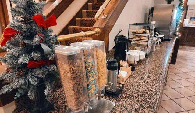 Pet-Friendly Suite w/2 Double Beds, Full Kitchen & Free Breakfast