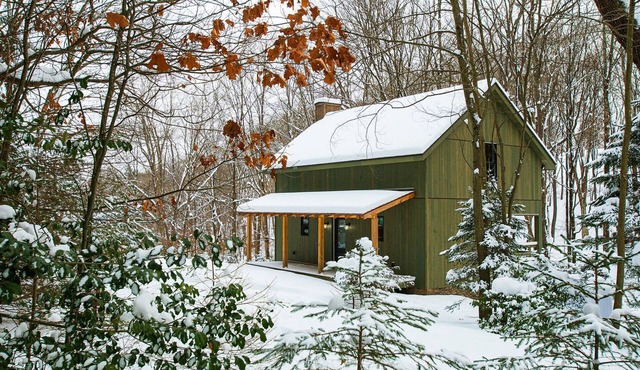 Pet-Friendly Two Bedroom Cabin Outside Ligonier, Near Hiking and Skiing