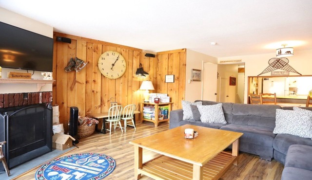 Pet Friendly Cozy Condo in Family Friendly Waterville Valley Resort (WHB13V)