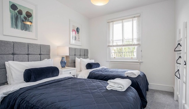 Pet Friendly Victorian House in Central Windsor