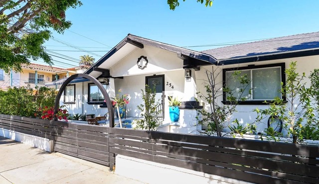 Pet Friendly, Walk to Beach, Sleep 8, World Cup