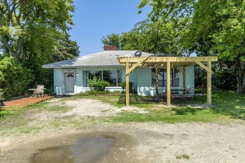 Pet-Friendly Waterfront Cottage on the Chesapeake Bay, Virginia
