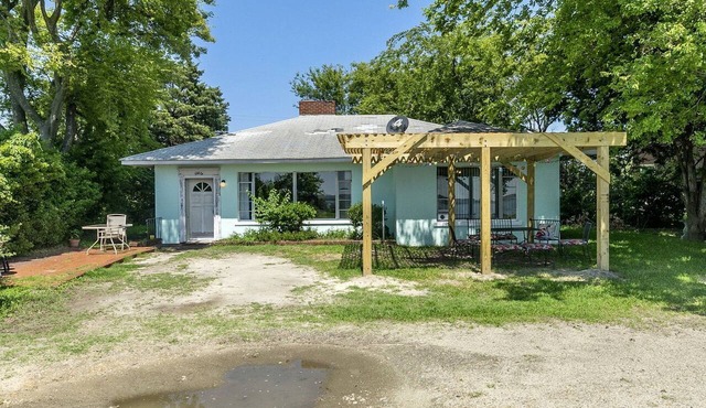 Pet-Friendly Waterfront Cottage on the Chesapeake Bay, Virginia