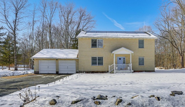 Pet Friendly & WFH Ready! Quiet Hudson Valley Apt