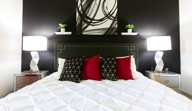 ✔Pet Friendly✔Balcony✔A/C✔W/D✔Parking✔3 TVs 203