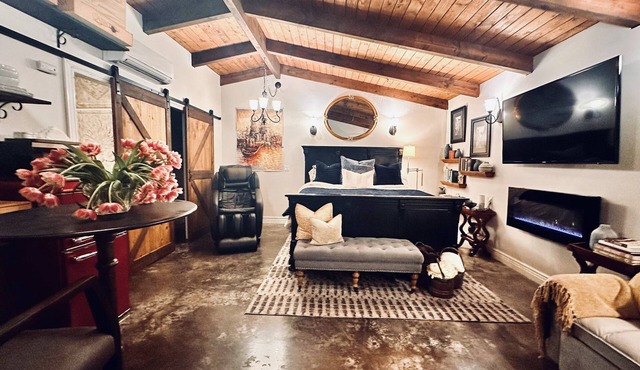 Petaluma Wine Country relaxing get away w/salt water pool/spa close to downtown