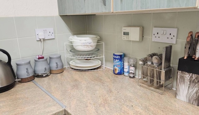 Peterborough Nice House with garden free parking