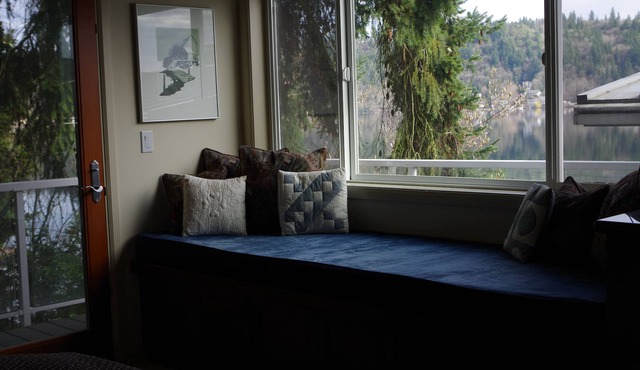 Petit Studio on Lake Sammamish near Microsoft and Nintendo