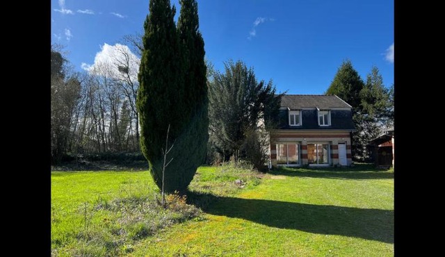 Petite maison à lorée du bois