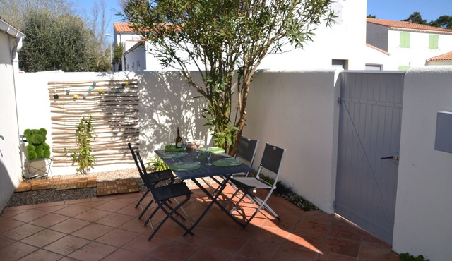 Petite Villa Avec Jardinet Dans Pinède et Quartier Paisible