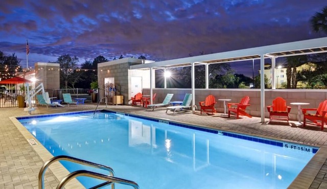 Pets are Allowed HERE! Onsite Pool, Close to Daytona Flea & Farmers Market