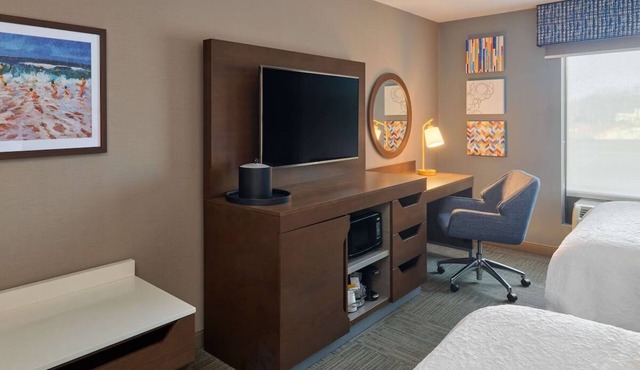 Pets Are Welcome! 3 Units with Pool Access Near Providence & College Campuses