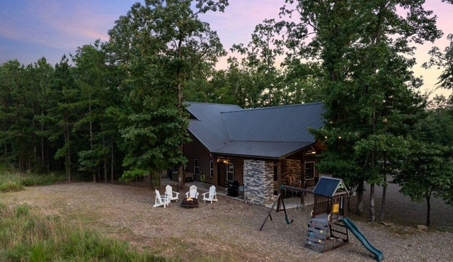 Pets, Play-Set, Hot Tub, Located in Hochatown, Highwest