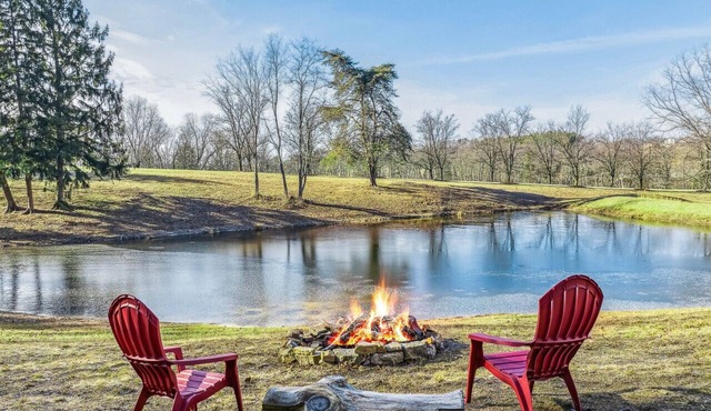Pets | Wifi | Pond | Fireplace | Deck | Grill | Screen Porch |Private
