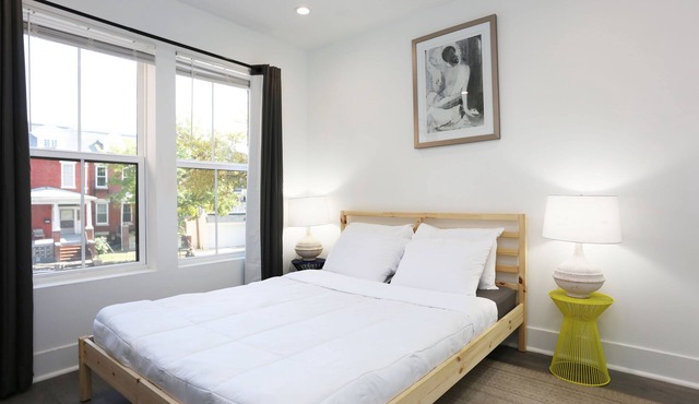 Petworth Stylish Unit with Amenities & Comforts