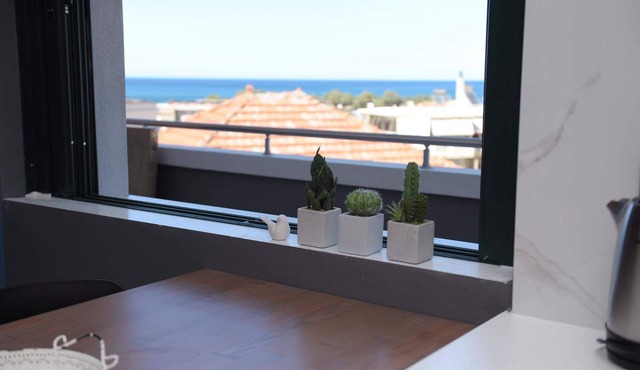 Phaedra's Studio Sea View