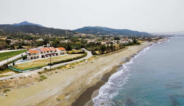 Phaedrus Living Beachfront Villa Merenda