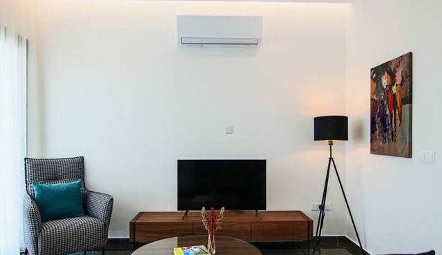 Phaedrus Living: City View Anna Residence 101