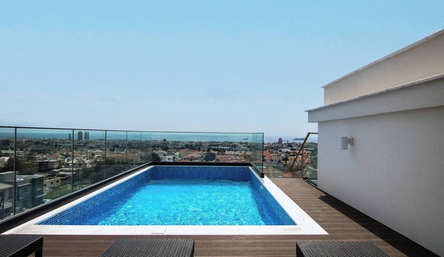 Phaedrus Living Sea View Anna Residence 301