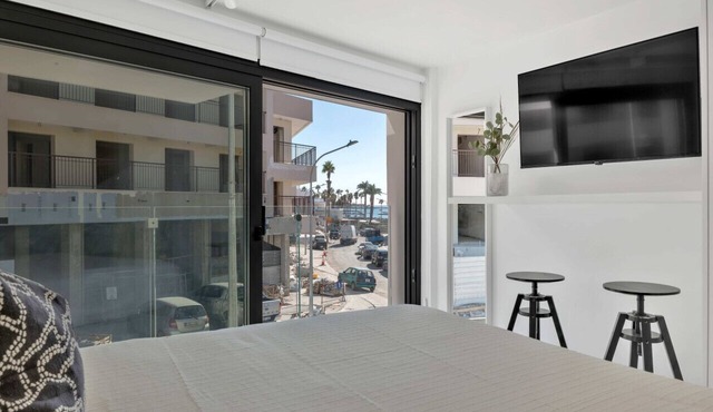 Phaedrus Living: Alkminis Luxury Flat Pantai