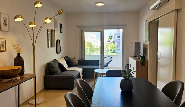 Phaedrus Living: Central Luxury Flat Esperidon 201