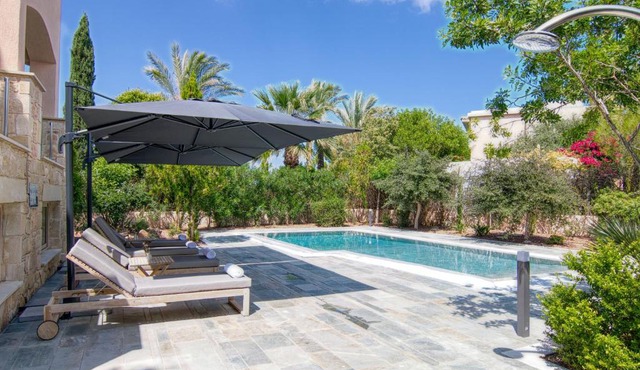 Phaedrus Living Amorosa 13 Beachside Villa