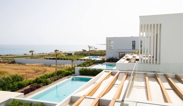 Phaedrus Living: Serenity Waves Villas No.8