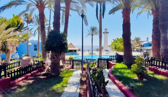 PHARUS retro beach home New Heated Pool
