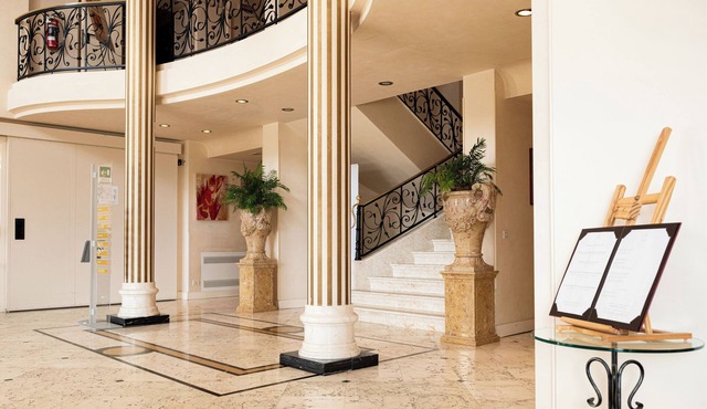 PHI Hotel Astoria